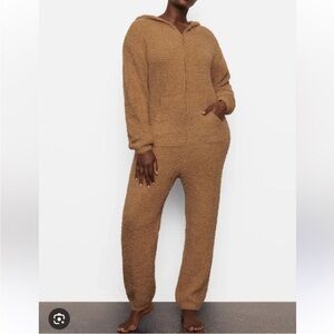 Skims Cozy Knit Unisex Onesie Color Tan Size 8/10